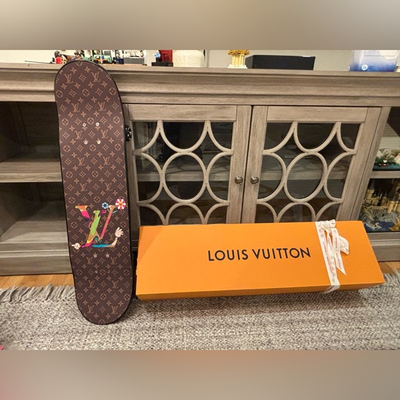 ***SOLD*** Louis Vuitton X Murakami 2025 SuperFlat Skateboard- NIB - Picture 3 of 13